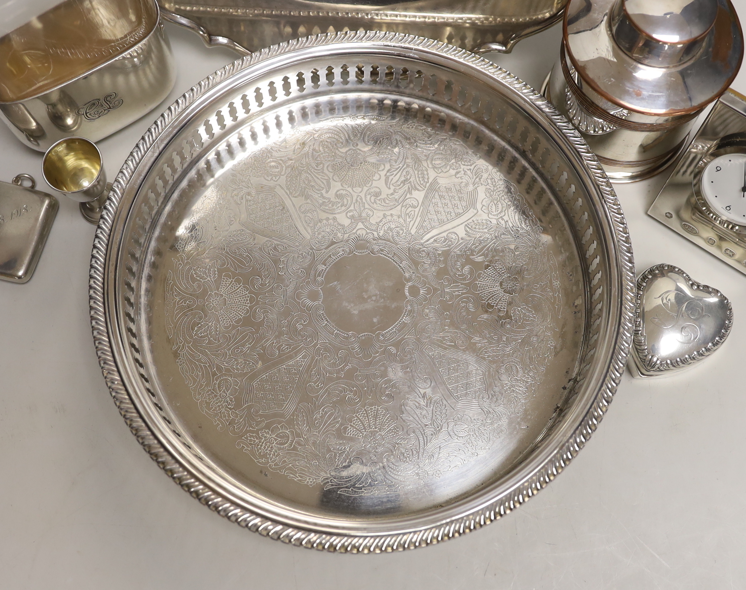 A George V silver small compact, a silver mounted timepiece, small silver tot and silver heart shaped pill box, together with four plated items.